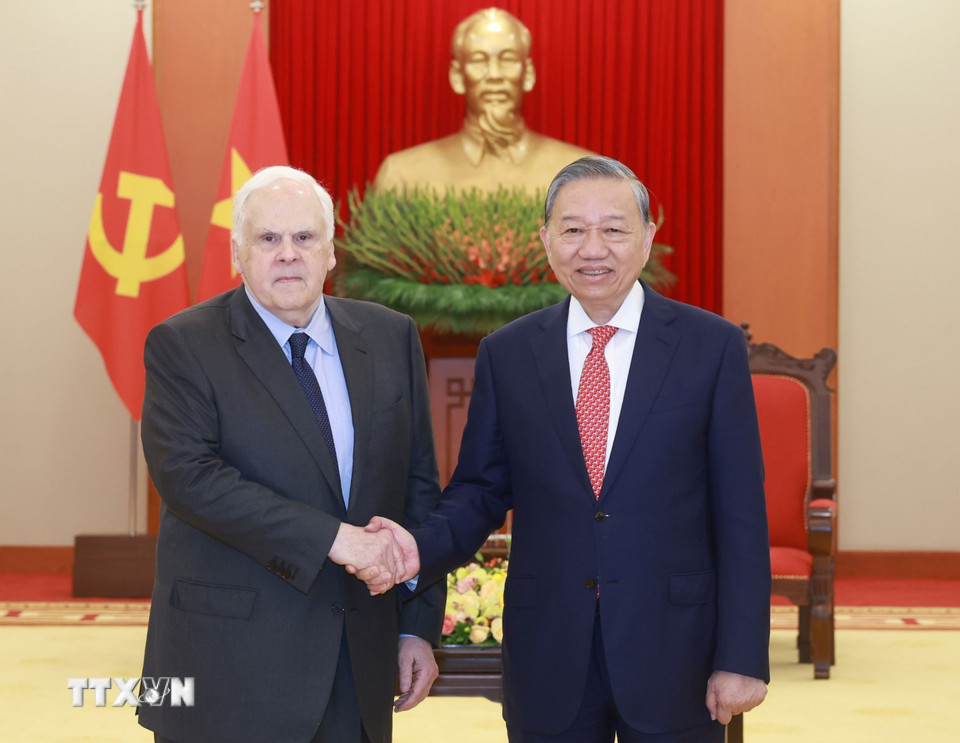 Tổng Bí thư Tô Lâm tiếp ông Frederick W.Smith, Nhà sáng lập kiêm Chủ tịch điều hành Tập đoàn FedEx. (Ảnh: Thống Nhất/TTXVN)