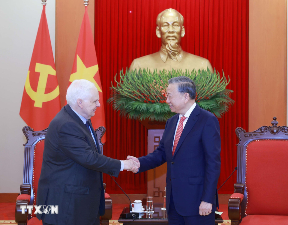 Tổng Bí thư Tô Lâm tiếp ông Frederick W.Smith, Nhà sáng lập kiêm Chủ tịch điều hành Tập đoàn FedEx. (Ảnh: Thống Nhất/TTXVN)