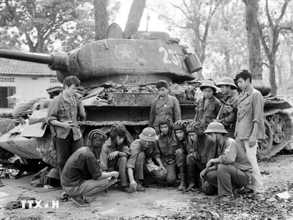 Trung đoàn Tăng-Thiết giáp 407, Quân khu 1 chiến đấu mưu trí, dũng cảm, yểm trợ đắc lực cho bộ binh, tháng 2/1979. (Ảnh: Hồng Thụ/TTXVN)