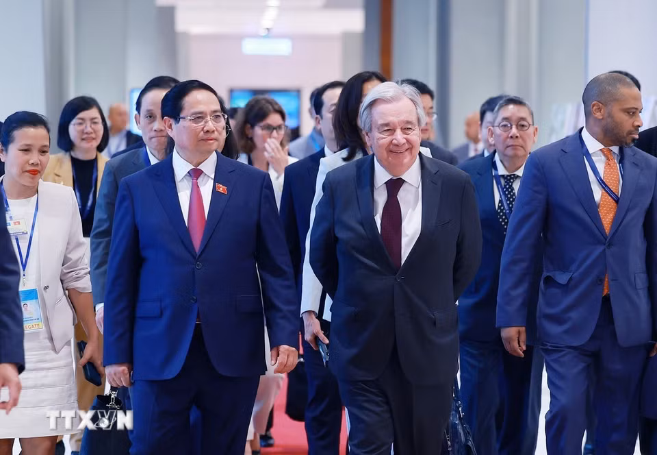 Thủ tướng Phạm Minh Chính cùng Tổng Thư ký Liên hợp quốc António Guterres tham dự Phiên thảo luận toàn thể cấp cao lần thứ nhất. (Ảnh: Dương Giang/TTXVN)