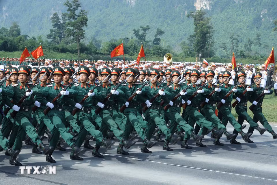Khối sỹ quan 3 quân chủng tại buổi hợp luyện. (Ảnh: Trọng Đức/TTXVN)