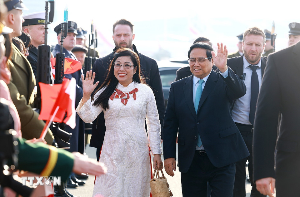 Lễ tiễn Thủ tướng Phạm Minh Chính và Phu nhân kết thúc chuyến thăm chính thức Cộng hòa Ba Lan. (Ảnh: Dương Giang/TTXVN)