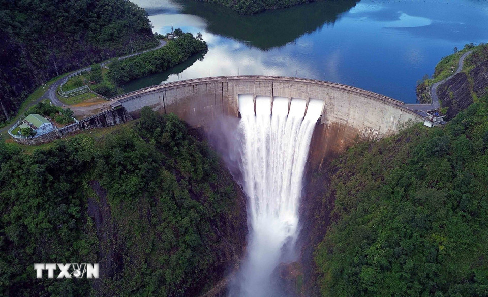 Đây là một trong những công trình được đánh giá khó thi công bậc nhất ở Việt Nam. (Ảnh: Quang Quyết/TTXVN)