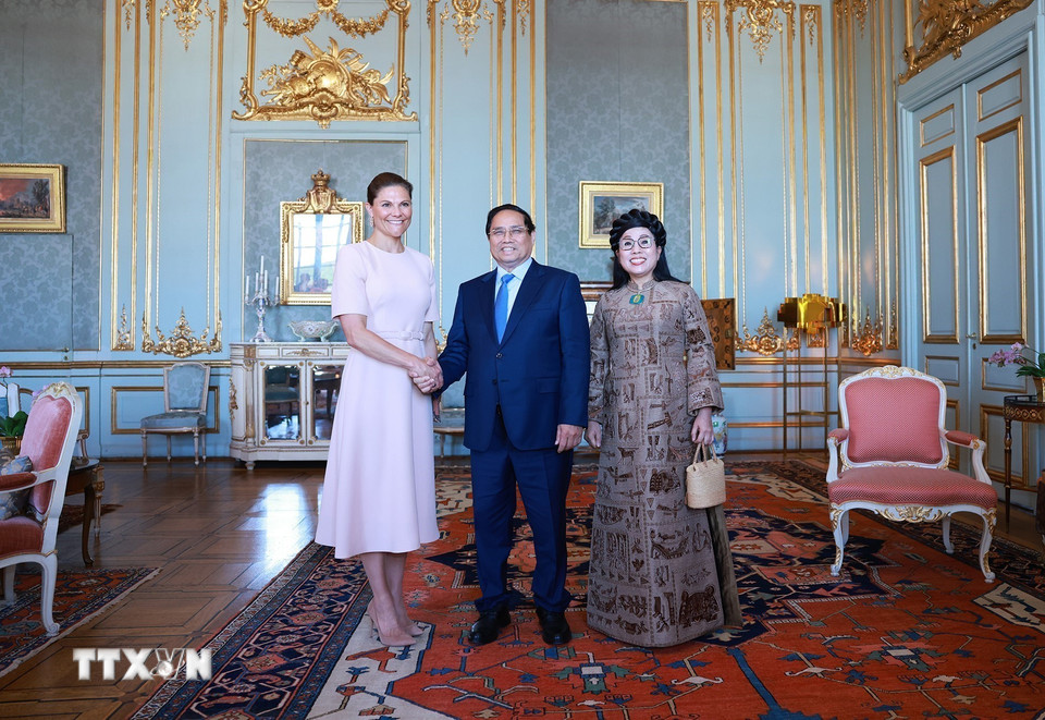 Thủ tướng Phạm Minh Chính và Phu nhân Lê Thị Bích Trân chào xã giao Công chúa Kế vị Victoria Ingrid Alice Désirée. (Ảnh: Dương Giang/TTXVN)