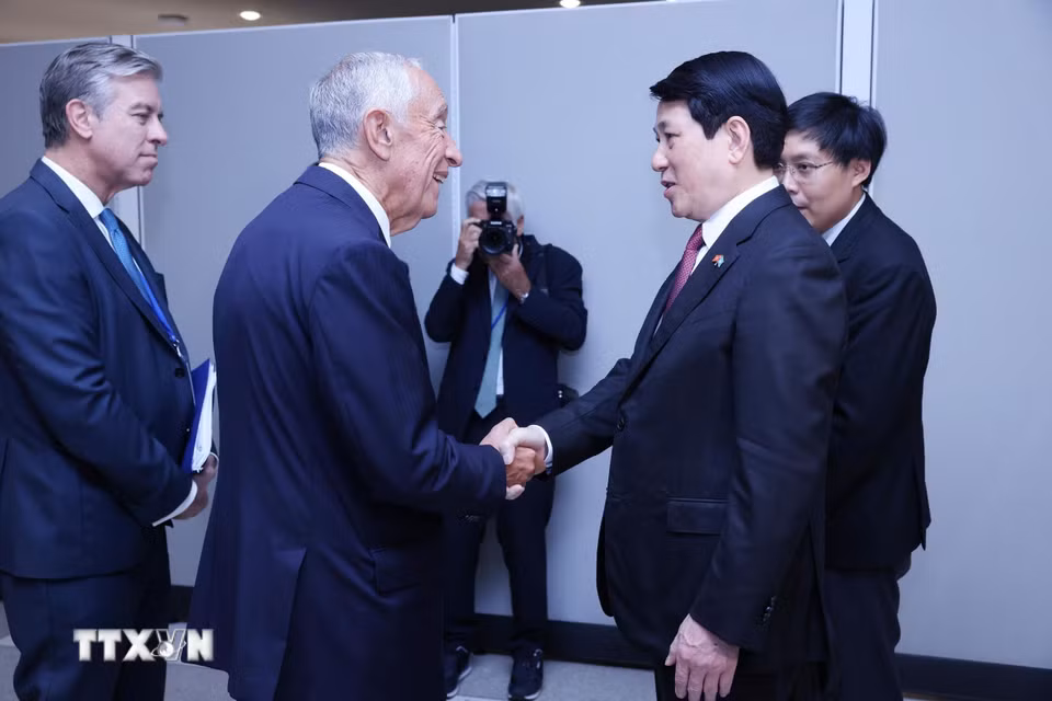Chủ tịch nước Lương Cường gặp Tổng thống Bồ Đào Nha Marcelo Rebelo de Sousa. (Ảnh: Lâm Khánh/TTXVN)