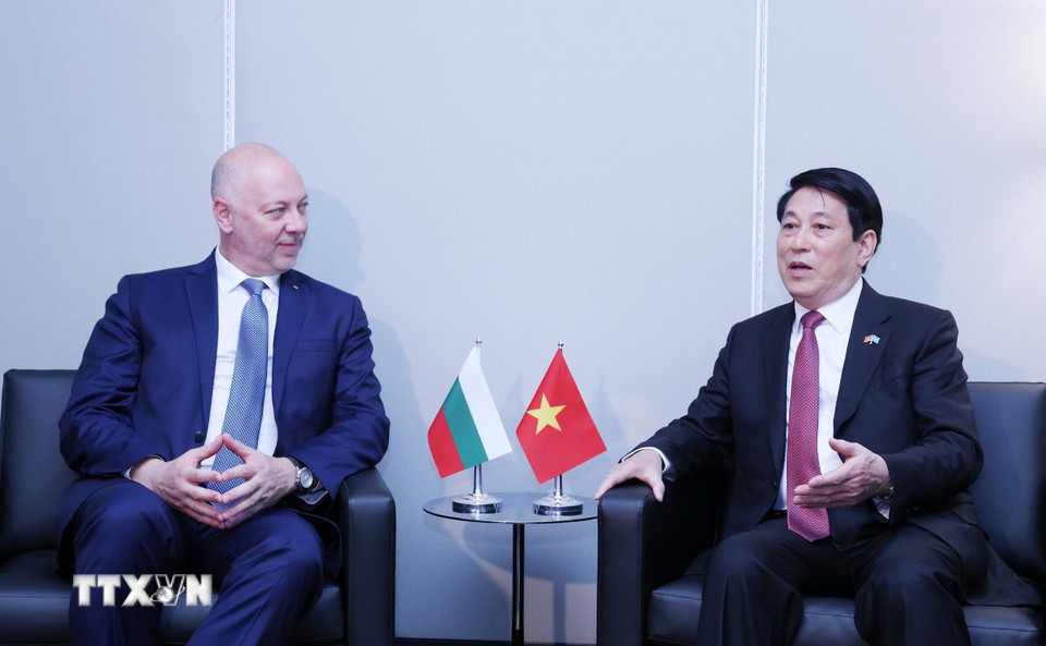 Chủ tịch nước Lương Cường gặp Thủ tướng Bulgaria Rosen Zhelyazkov. (Ảnh: Lâm Khánh/TTXVN)