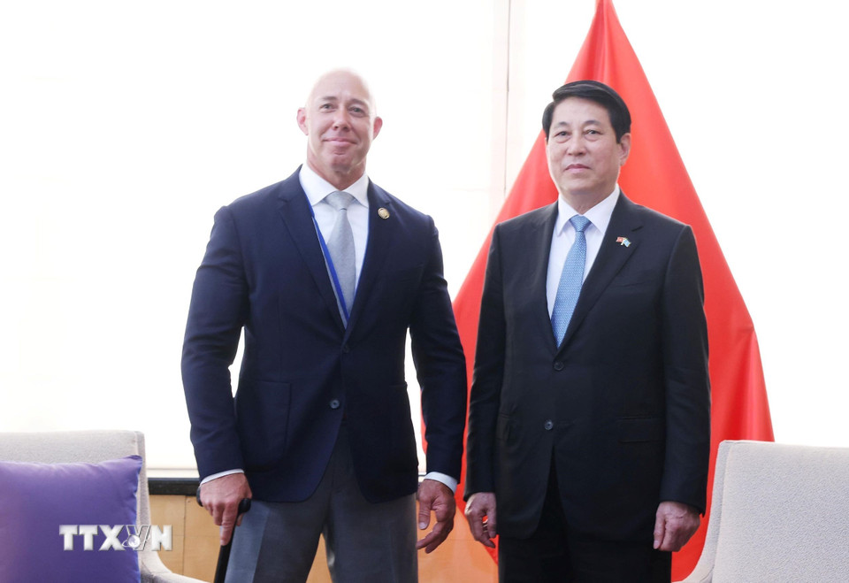 Chủ tịch nước Lương Cường tiếp Hạ Nghị sỹ Brian Mast, Chủ tịch Uỷ ban Đối ngoại Hạ viện Hoa Kỳ. (Ảnh: Lâm Khánh/TTXVN)