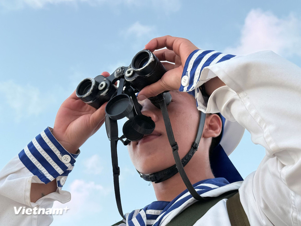 Các chiến sỹ hải quân ngày đêm trực chiến để bảo vệ biển đảo. (Ảnh: Huy Khánh/Vietnam+)