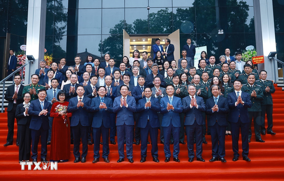 Thủ tướng Phạm Minh Chính với các đại biểu dự Hội nghị toàn quốc tổng kết công tác Tư pháp năm 2025. (Ảnh: Dương Giang/TTXVN)