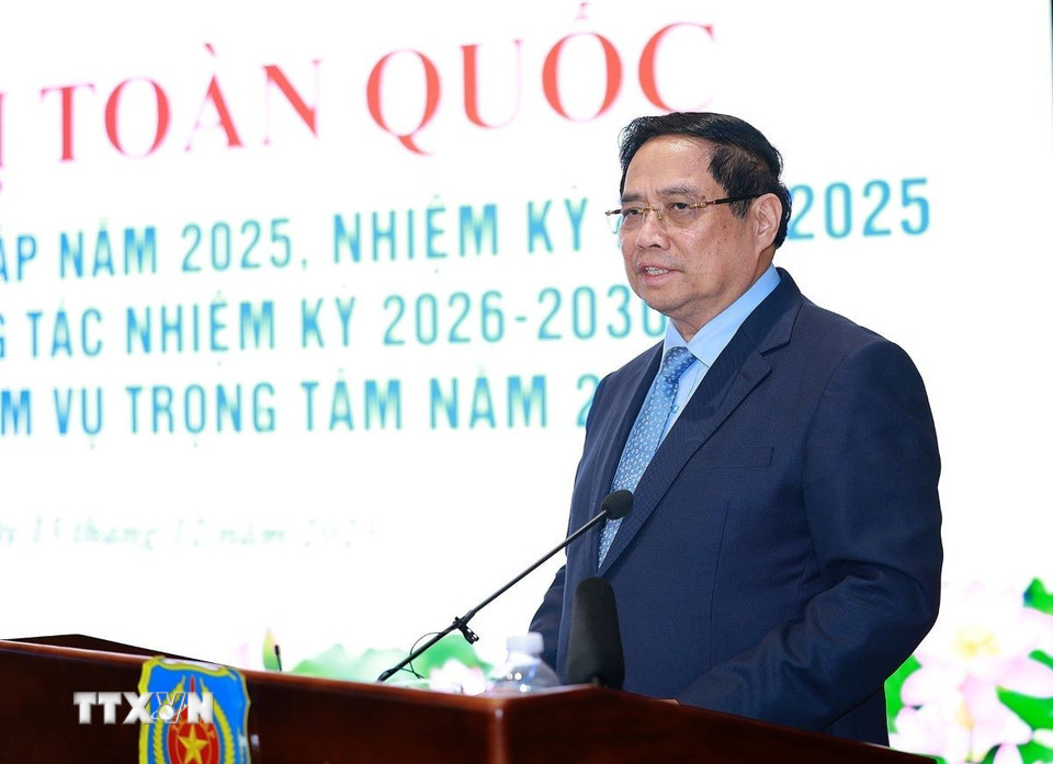 Thủ tướng Phạm Minh Chính phát biểu chỉ đạo Hội nghị toàn quốc tổng kết công tác Tư pháp năm 2025. (Ảnh: Dương Giang/TTXVN)