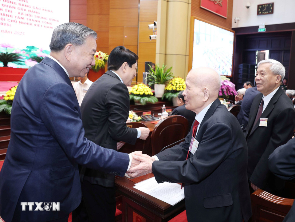 Tổng Bí thư Tô Lâm và các đại biểu tham dự buổi gặp mặt. (Ảnh: Thống Nhất/TTXVN)