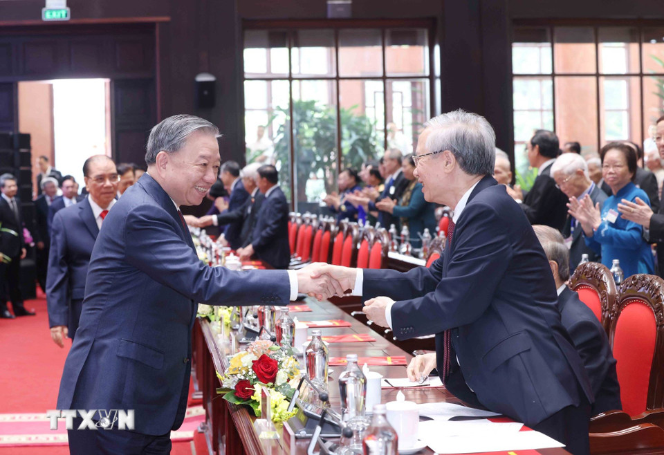 Tổng Bí thư Tô Lâm và các đại biểu tham dự buổi gặp mặt. (Ảnh: Phương Hoa/TTXVN)