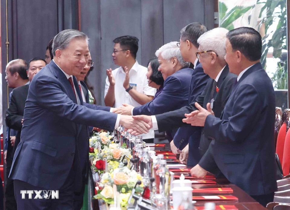 Tổng Bí thư Tô Lâm và các đại biểu tham dự buổi gặp mặt. (Ảnh: Phương Hoa/TTXVN)