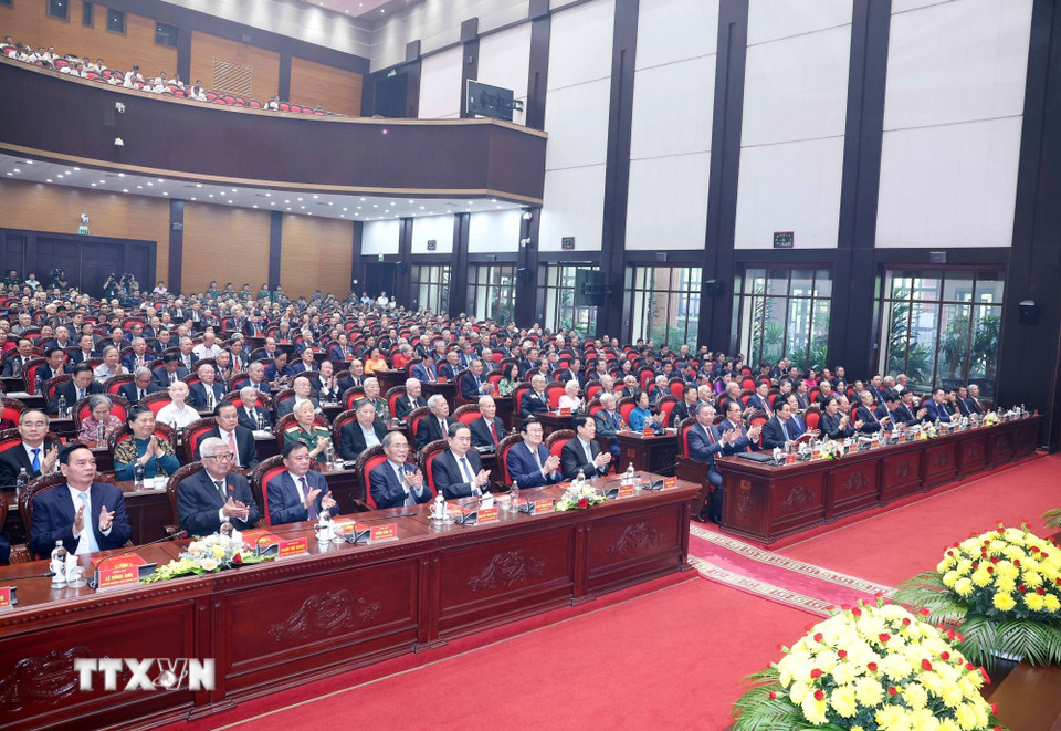 Tổng Bí thư Tô Lâm và các đồng chí lãnh đạo, nguyên lãnh đạo Đảng, Nhà nước tham dự buổi gặp mặt. (Ảnh: Thống Nhất/TTXVN)