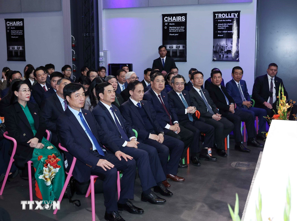 Các đại biểu tham dự buổi gặp gỡ của Tổng Bí thư Tô Lâm với sinh viên Việt Nam đang theo học tại Helsinki. (Ảnh: Thống Nhất/TTXVN)