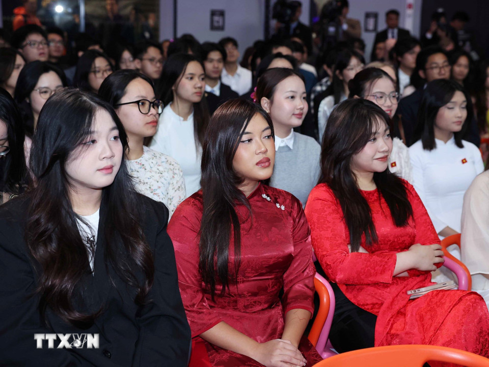 Sinh viên Việt Nam đang theo học tại Helsinki dự buổi gặp gỡ Tổng Bí thư Tô Lâm. (Ảnh: Thống Nhất/TTXVN)