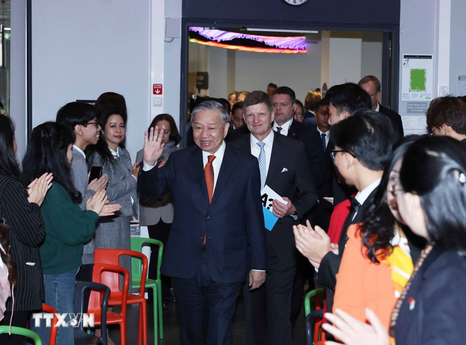 Tổng Bí thư Tô Lâm đến dự buổi gặp gỡ sinh viên Việt Nam đang theo học tại Helsinki. (Ảnh: Thống Nhất/TTXVN)