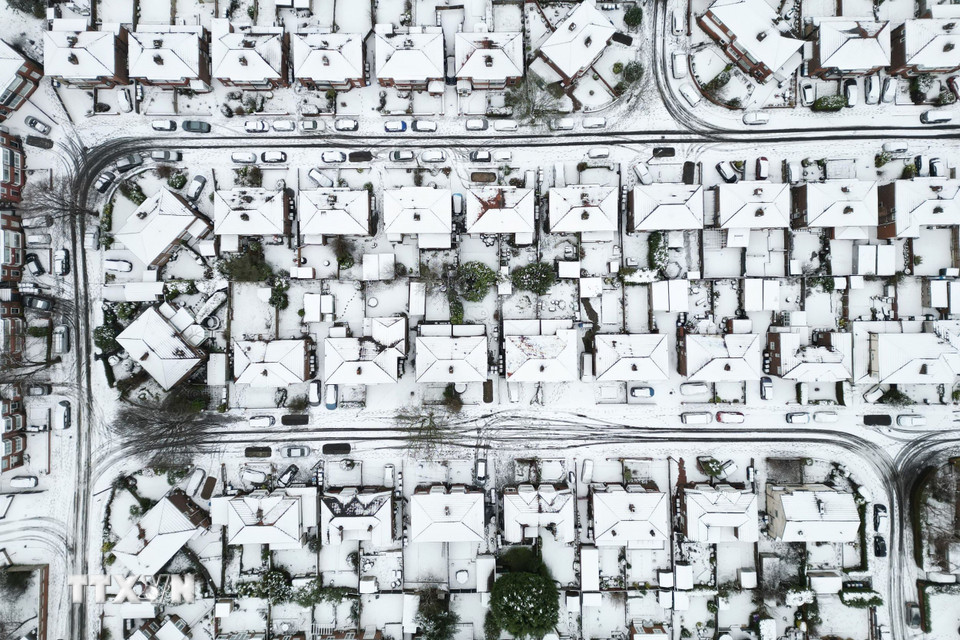 Tuyết phủ trắng xóa tại Manchester, Anh ngày 5/1/2025. (Ảnh: THX/TTXVN)