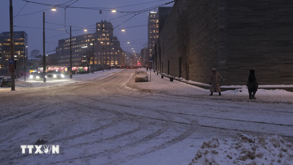 Tuyết rơi dày tại Oslo, Na Uy ngày 6/1/2025. (Ảnh: THX/TTXVN)