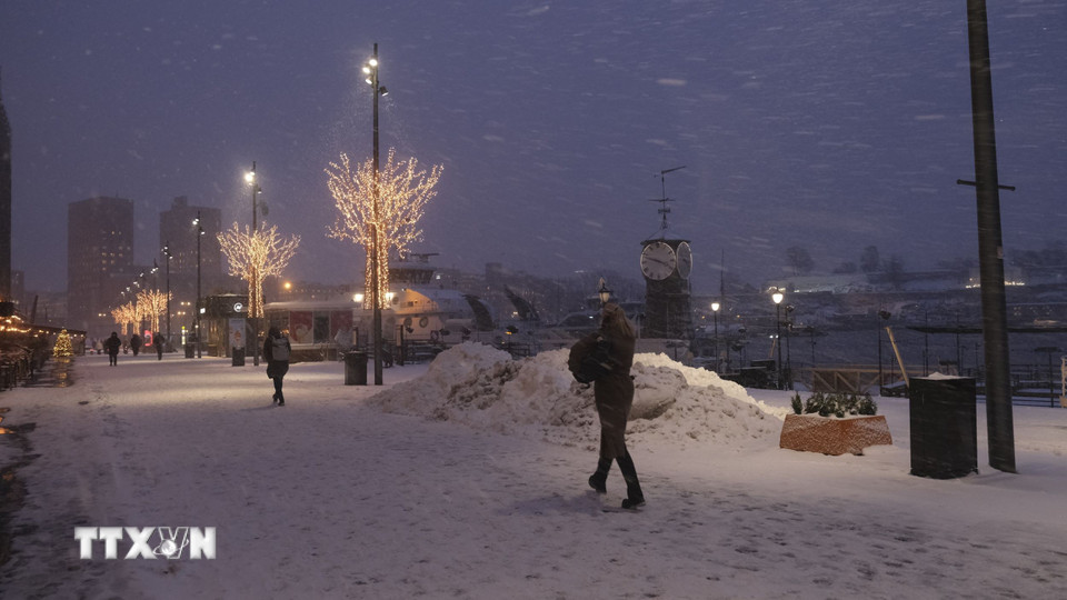 Tuyết rơi dày tại Oslo, Na Uy ngày 6/1/2025. (Ảnh: THX/TTXVN)