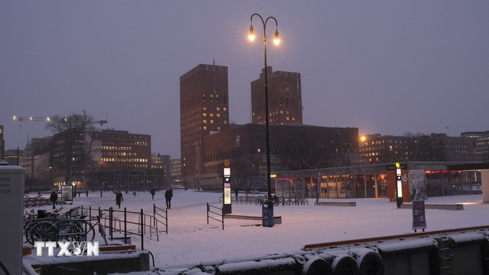 Tuyết rơi dày tại Oslo, Na Uy ngày 6/1/2025. (Ảnh: THX/TTXVN)