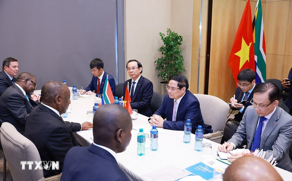 Thủ tướng Phạm Minh Chính hội kiến Tổng thống Cộng hòa Nam Phi, Chủ tịch G20 năm 2025, Matamela Cyril Ramaphosa. (Ảnh: Dương Giang/TTXVN)
