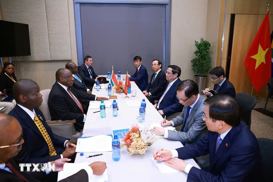 Thủ tướng Phạm Minh Chính hội kiến Tổng thống Cộng hòa Nam Phi, Chủ tịch G20 năm 2025, Matamela Cyril Ramaphosa. (Ảnh: Dương Giang/TTXVN)