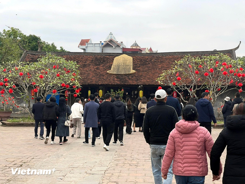 Chùa Chuông được xây dựng từ thời Hậu Lê (thế kỷ XV) và trải qua một cuộc trùng tu lớn vào năm 1707 tạo nên chùa hoàn chỉnh như ngày nay. (Ảnh: Vietnam+)