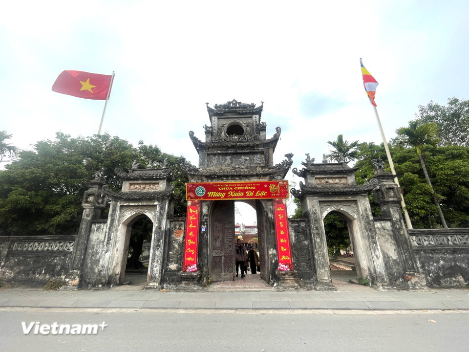 Chùa Chuông có tên chữ là Kim Chung Tự, xây dựng trên vị trí đắc địa tại khu phố chùa Chuông, phường Hiến Nam, thành phố Hưng Yên. (Ảnh: Vietnam+)