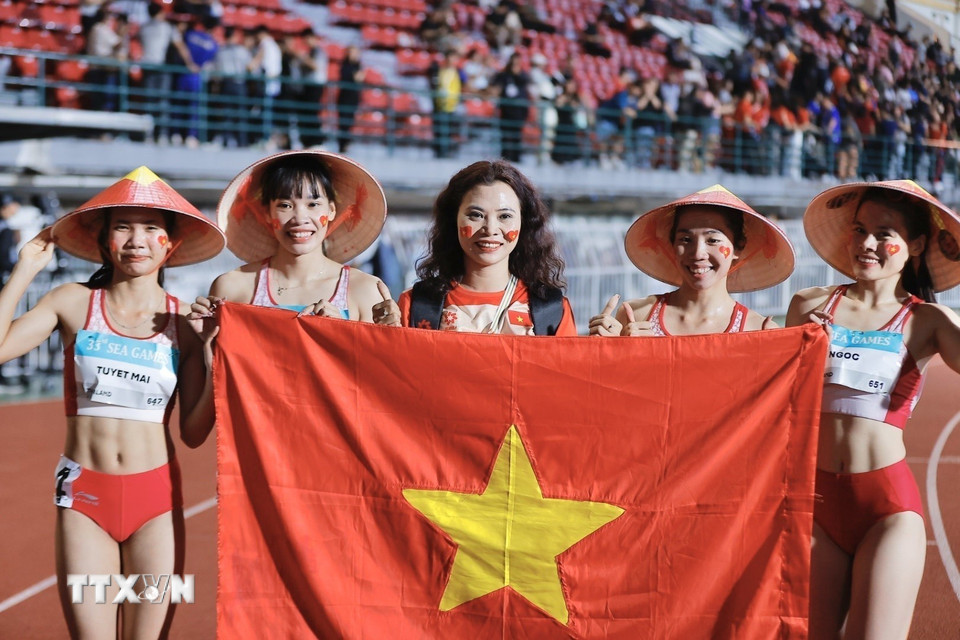 Đây cũng là tấm huy chương Vàng cuối cùng của đội tuyển Điền kinh Việt Nam tại SEA Games 33.. (Ảnh: Minh Quyết/TTXVN)
