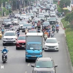 Mật độ giao thông tăng cao tại phố Nguyễn Chí Thanh. (Ảnh: Tuấn Đức/TTXVN)