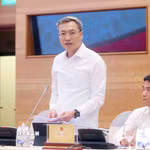 Thiếu tướng Nguyễn Quốc Toản, Chánh Văn phòng, Người phát ngôn Bộ Công an trả lời câu hỏi của phóng viên các cơ quan thông tấn, báo chí. (Ảnh: Phạm Kiên/TTXVN)