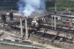Một góc của Nhà máy sản xuất Clairton Coke Works của US Steel. (Ảnh: AP)