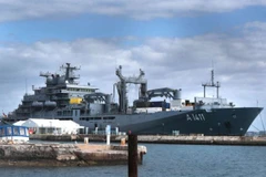 Tàu hải quân Đức hồi hương do bùng phát bệnh truyền nhiễm