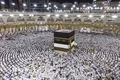 Các tín đồ Hồi giáo cầu nguyện tại Đền thờ Lớn ở thánh địa Mecca, Saudi Arabia, trong lễ hành hương Hajj năm 2025. (Ảnh: IRNA/TTXVN)