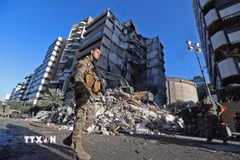 Tòa nhà bị phá hủy sau các đợt không kích của Israel xuống Beirut, Liban. (Ảnh: THX/TTXVN)