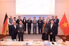 Trao Bản ghi nhớ hợp tác giữa Tập đoàn VFT Bio Fuels và Công ty Cổ phần IMG Phước Đông. (Ảnh: Thu Hằng/TTXVN)