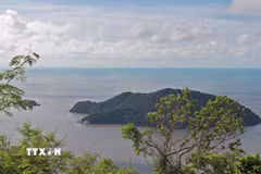 Cụm đảo Hòn Khoai có vị trí chiến lược về quốc phòng - an ninh là tiền tiêu canh giữ vùng trời, vùng biển, vùng lãnh hải phía Tây Nam của Tổ quốc. (Ảnh: Huỳnh Anh/TTXVN)