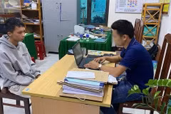 Khởi tố đối tượng dụ dỗ, ép học sinh dưới 16 tuổi thực hiện hành vi khiêu dâm