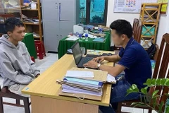 Khởi tố đối tượng dụ dỗ, ép học sinh dưới 16 tuổi thực hiện hành vi khiêu dâm