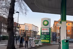 Trạm xăng BP ở Horn Ln, London. (Ảnh: Hương Giang/TTXVN)