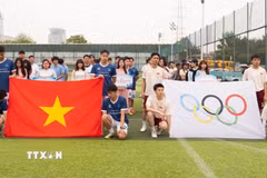 Các bạn lưu học sinh Việt Nam tại Bắc Kinh, Thiên Tân tham dự giải thể thao. (Ảnh: Quang Hưng/TTXVN)