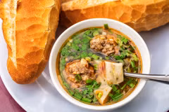 Bánh mỳ xíu mại.