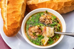 Bánh mỳ xíu mại.