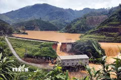 Hiện trường đập thủy điện Bắc Khê (Lạng Sơn) bị vỡ chiều 7/10/2025. (Ảnh: TTXVN phát)