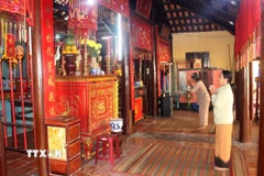 Trải qua hơn 200 năm tồn tại đình Tú Luông vẫn là trung tâm sinh hoạt văn hóa tâm linh, tín ngưỡng không thể thiếu của cộng đồng cư dân vùng biển. (Ảnh: Hồng Hiếu/TTXVN)