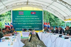Hội nghị bất thường Ủy ban Biên giới khu vực (RBC) giữa Quân khu 4 (Campuchia) và Quân khu 2 (Thái Lan), ngày 27/8/2025. (Ảnh: AKP/TTXVN phát)