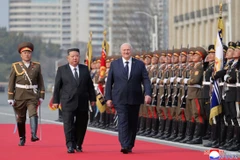 Tổng thống Belarus Alexander Lukashenko và nhà lãnh đạo Triều Tiên Kim Jong Un. (Ảnh: KCNA)