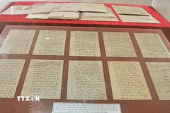 Bức thư của liệt sỹ Lê Văn Huỳnh được trưng bày tại Bảo tàng Thành cổ Quảng Trị. (Ảnh: Nguyên Linh/TTXVN)