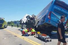 Tất cả các nạn nhân đều ở trên một chiếc xe van chở khách. (Ảnh: caliber)